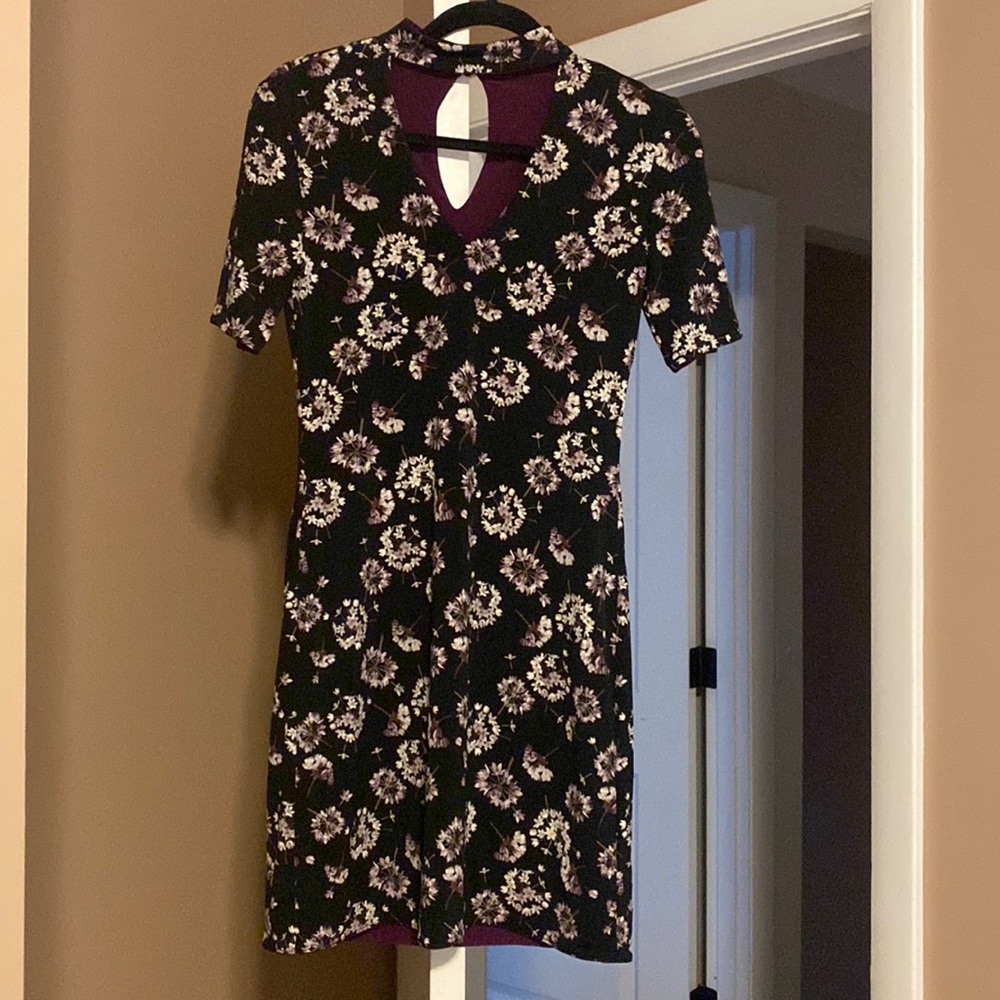 Short sleeve stretchy black w purple floral dress. White House black market